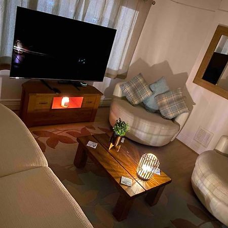 Spacious 2 Bed Apartment, Close To Village Shops カーディフ エクステリア 写真