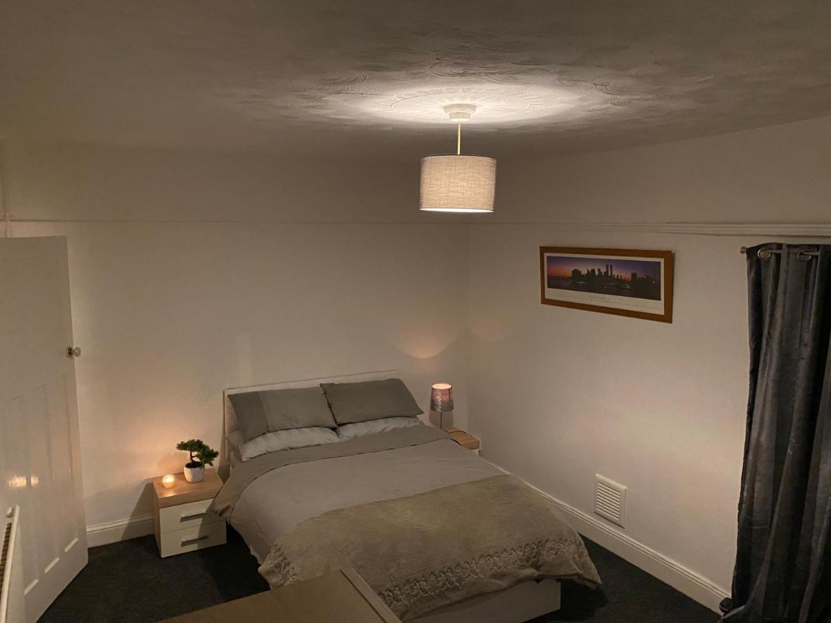 Spacious 2 Bed Apartment, Close To Village Shops カーディフ エクステリア 写真