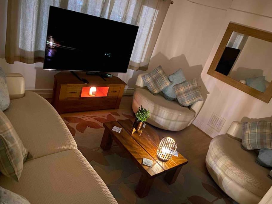 Spacious 2 Bed Apartment, Close To Village Shops カーディフ エクステリア 写真