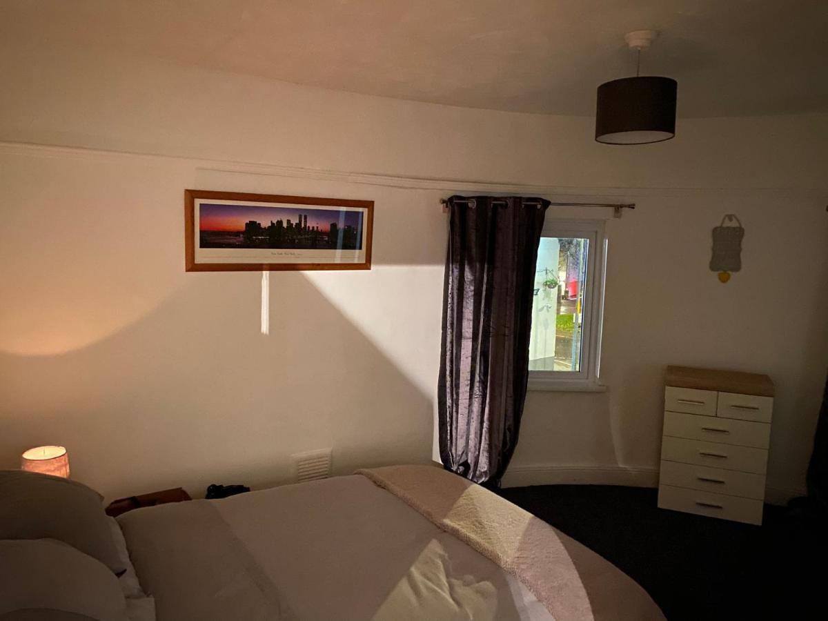 Spacious 2 Bed Apartment, Close To Village Shops カーディフ エクステリア 写真