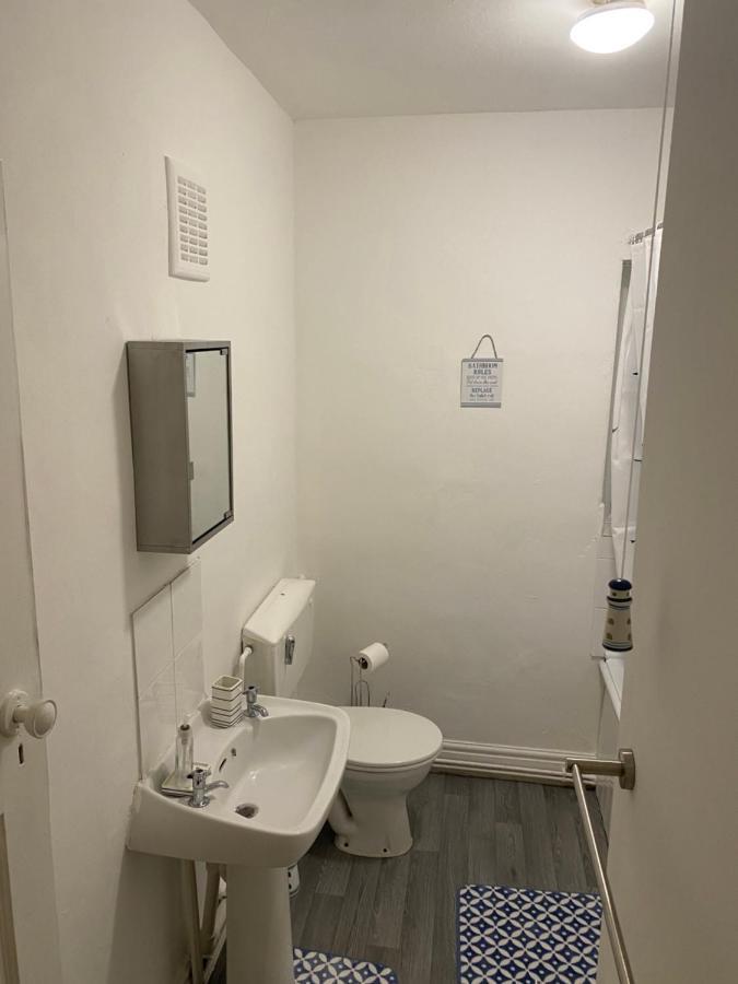 Spacious 2 Bed Apartment, Close To Village Shops カーディフ エクステリア 写真