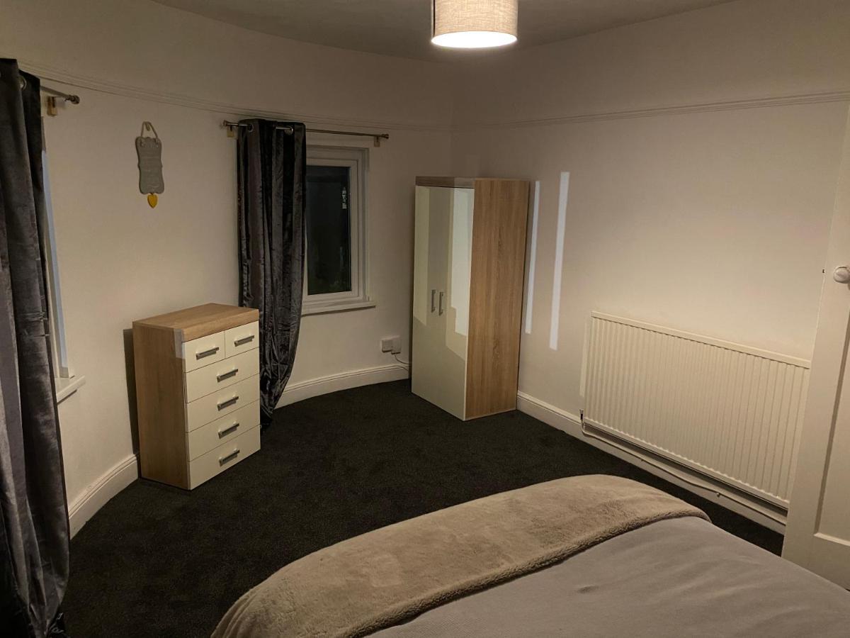 Spacious 2 Bed Apartment, Close To Village Shops カーディフ エクステリア 写真