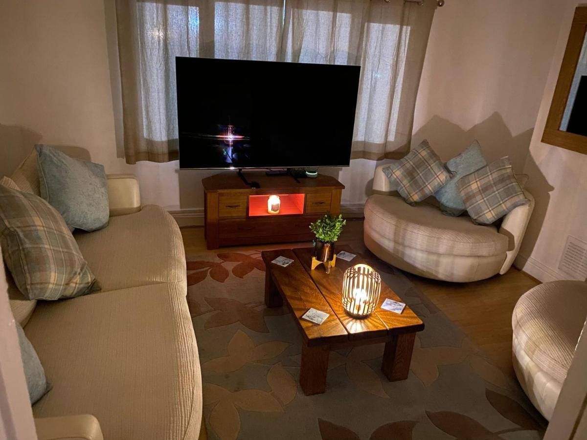 Spacious 2 Bed Apartment, Close To Village Shops カーディフ エクステリア 写真